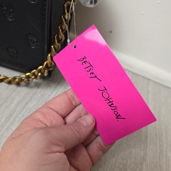 NWT Betsey Johnson Skull Crossbody Bag with Leopard Strap and Gold Chain - Picture 5 of 11